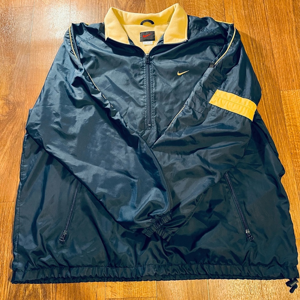 NIKE JACKET TAN & BLUE 

SIZE 2XL

USED IN GREAT CONDITION